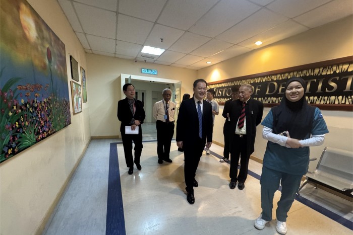 约炮
院长廖红兵率团赴马来西亚三所知名大学交流访问 第 9 张
